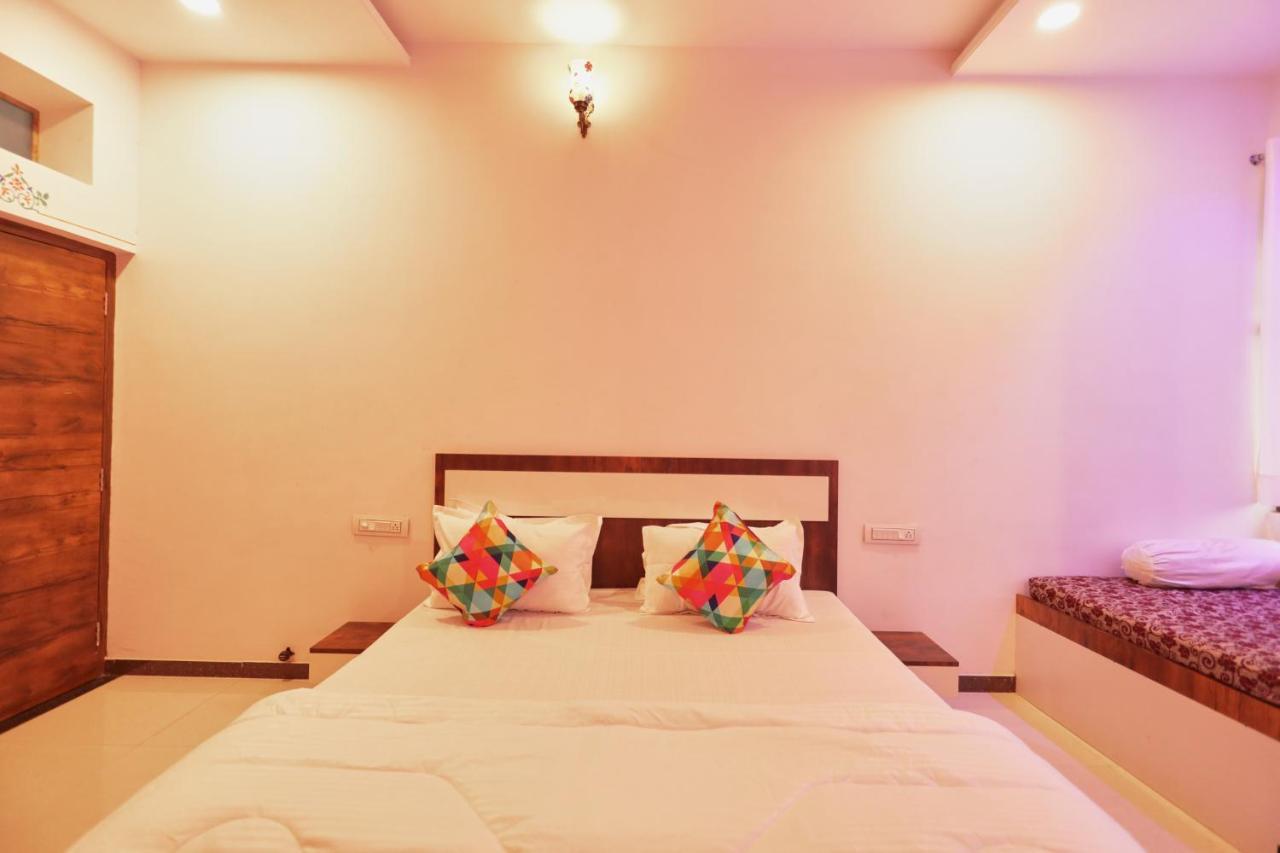 Neev Haweli Hotel Udaipur Bagian luar foto