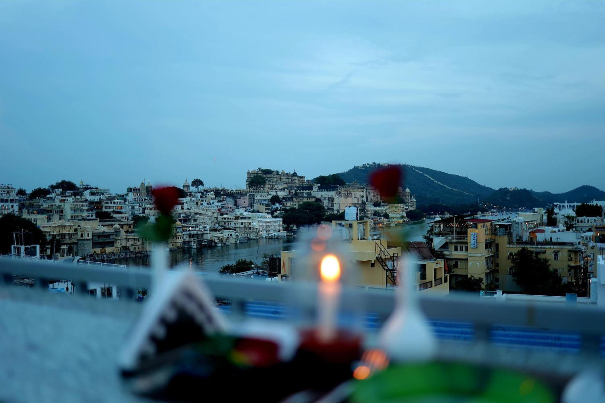Neev Haweli Hotel Udaipur Bagian luar foto