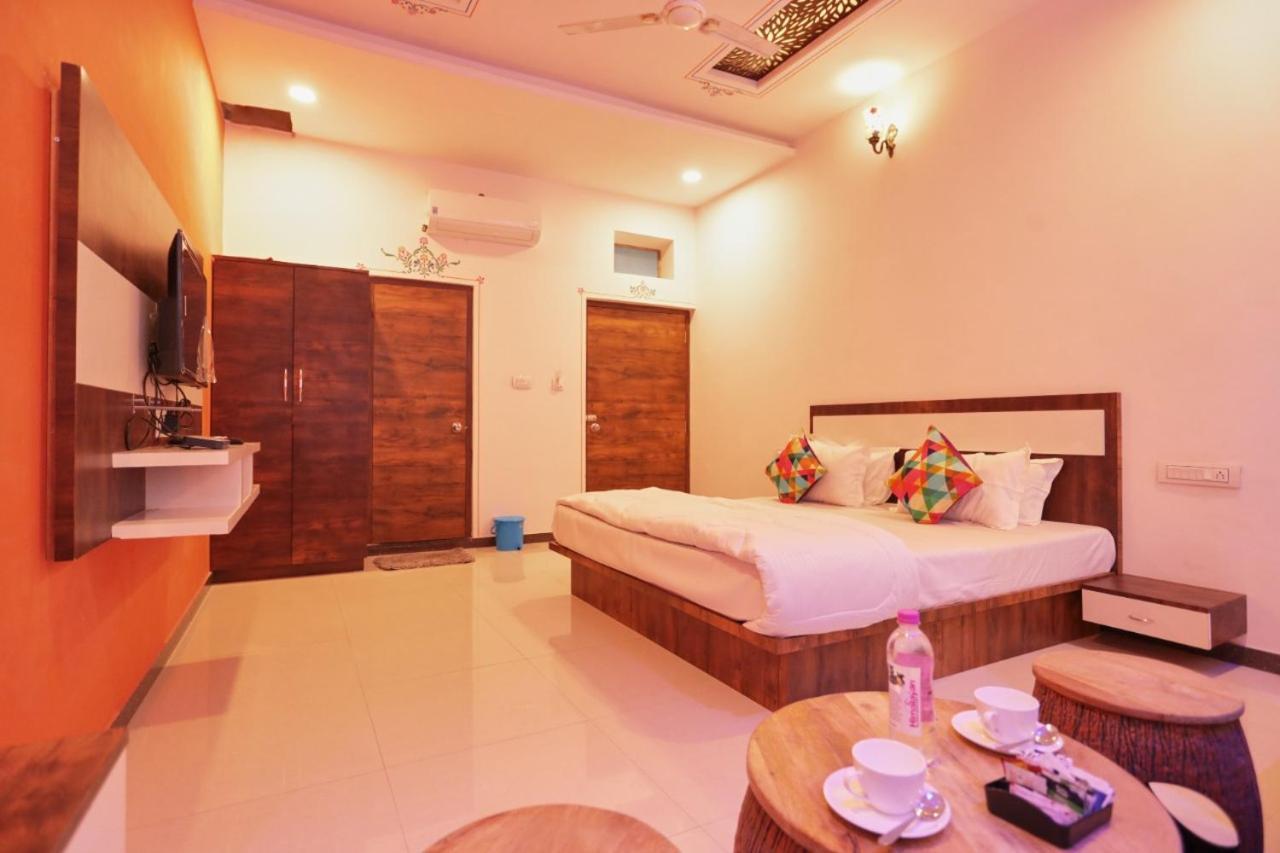 Neev Haweli Hotel Udaipur Bagian luar foto